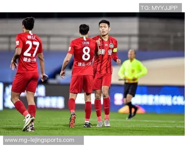 广州富力足球教练团队全新阵容揭晓助力球队冲击新赛季辉煌成就 广州富力足球教练团队全新阵容揭晓助力球队冲击新赛季辉煌成就